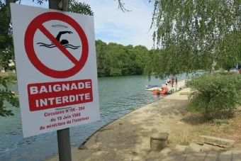 France/Canicule: 24 départements toujours en alerte rouge, 74 décès par noyade