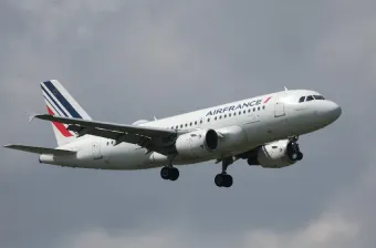 Un vol de rapatriement Dubaï-Paris contraint de faire demi-tour en raison de tirs de missiles dans la zone (ministre)