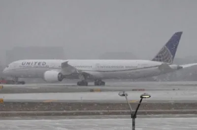 Des milliers de vols annulés ou retardés à cause d'une tempête de neige dans le Midwest américain