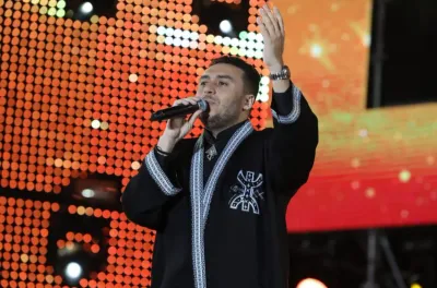 Festival des Plages: L’artiste Zakaria Ghafouli enflamme la scène de M'diq