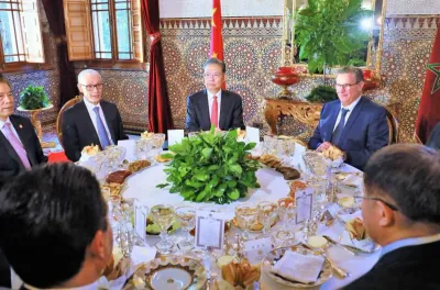 SM le Roi Mohammed VI offre un dîner en l'honneur du président du Comité Permanent de l'Assemblée Populaire Nationale de Chine et de la délégation l'accompagnant