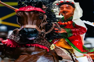 Coupe du Monde de la Pâtisserie : l’équipe marocaine monte à Lyon une magnifique pièce artistique sous le thème de la "tbourida"