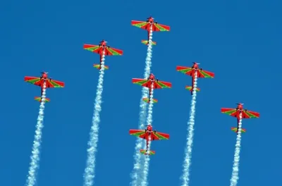 Fête de la jeunesse : Un spectacle captivant de l'équipe de voltige "Marche Verte" à M’diq et Martil