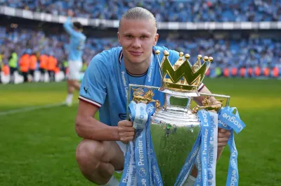 Haaland remporte les prix du joueur et du jeune joueur de l'année en Premier League