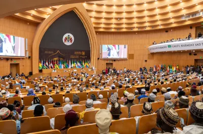 Autodafé du Saint Coran en Suède : La Ligue islamique mondiale condamne "un crime odieux et provocateur"