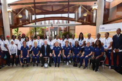 La formation d’entraîneures et le développement du football africain au centre d’une visite de M. Infantino au siège de la FIFA Afrique à Rabat