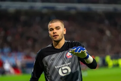 Le PSG s'offre les services du portier de Lille Lucas Chevalier
