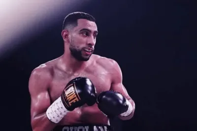 Le Marocain Moussa Gholam participe à Abou Dhabi au 2è championnat arabe des stars montantes de boxe