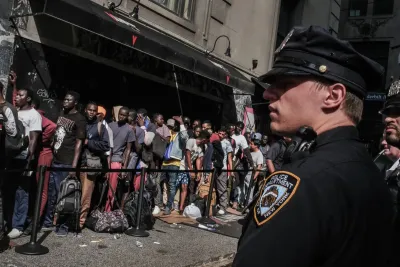 États-Unis: New York sollicite l'aide fédérale face à une crise migratoire persistante