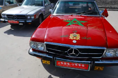Rallye de la Marche Verte "Route de Laâyoune": Des voitures classiques en route de Tanger vers Laâyoune
