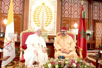 SM le Roi, Amir Al-Mouminine, félicite le Pape François à l’occasion de l'anniversaire de son investiture à la mission papale