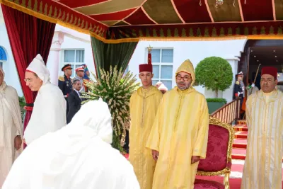 Sa Majesté le Roi préside à M'diq une réception à l'occasion de la glorieuse Fête du Trône