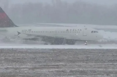 USA : le trafic aérien perturbé dans le nord-est en raison d'une tempête de neige