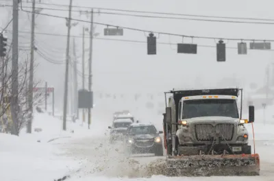 USA : Une puissante tempête de neige paralyse le sud du pays