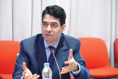 Rabat: M. Abdelmajid Fassi-Fihri, membre du Comité exécutif du Parti de l'Istiqlal, invité du 156e Carrefour Diplomatique
