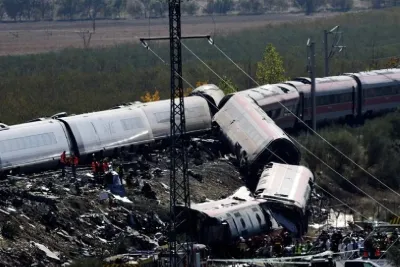 Accident ferroviaire en Espagne : Le gouvernement met en cause une erreur du centre de contrôle après une panne technique