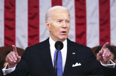 Biden promulgue une loi de finances de 1.200 milliards de dollars