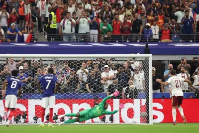 Mondial-2026: L’Espagne domine la France (2-0) et file en finale