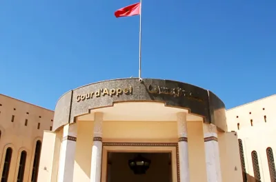 Ouverture d'une enquête après la mort d’une personne et la blessure de trois autres suite à des tirs de projectiles à Es-Smara