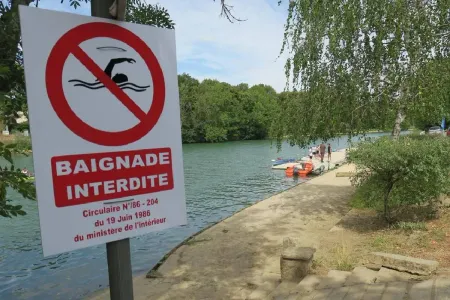 France/Canicule: 24 départements toujours en alerte rouge, 74 décès par noyade