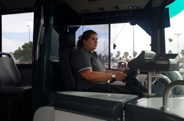 Au volant de leurs bus