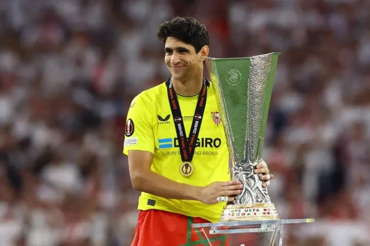 Bounou, MVP de la finale de l'Europa League: Je vis des moments inoubliables avec le Maroc et Séville