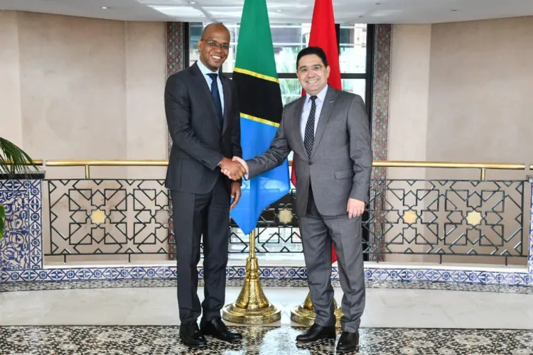 Le chef de la diplomatie tanzanienne salue le développement du Maroc, une source d’inspiration pour son pays