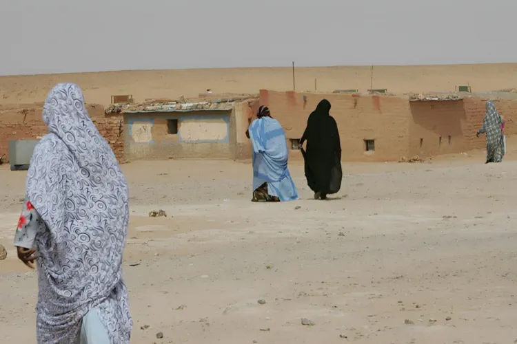 Les femmes dans les camps de Tindouf victimes de violences, sous le regard complice de l'Algérie (ONG)