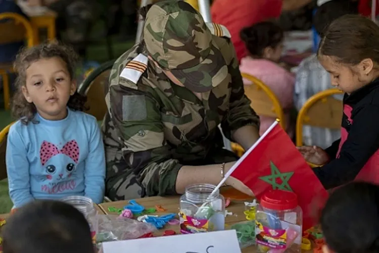 À Tafingoult, des assistantes sociales des FAR dessinent la joie sur les visages des enfants