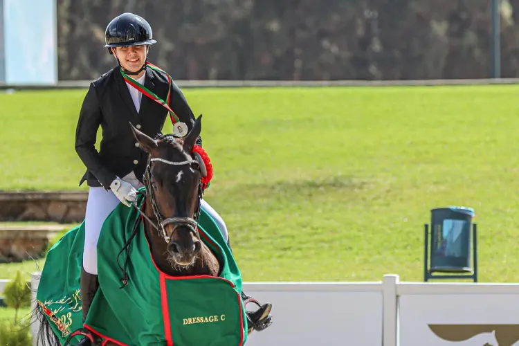 Semaine du cheval 2023 : la cavalière Yasmine Lebonte remporte le championnat du Maroc de dressage C
