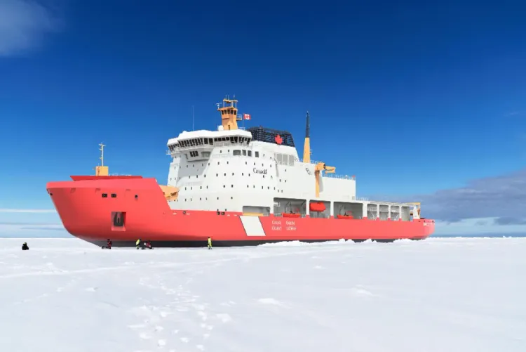 Le Canada va se doter d'un nouveau brise-glace polaire
