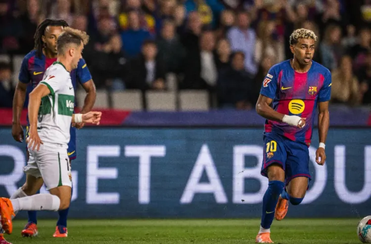 Liga: le Barça bat Elche (3-1) et maintient la pression sur le Real