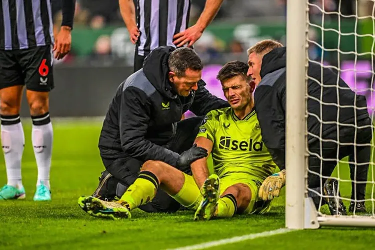 Nick Pope absent pendant environ 4 mois