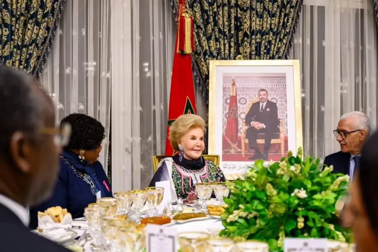 SM le Roi offre un dîner en l'honneur des participants à la 10è AG de l'Union africaine des aveugles, présidé par Son Altesse la Princesse Lalla Lamia Essolh