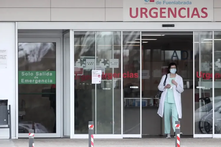 Virus: Le masque redevient obligatoire dans les centres de santé en Espagne