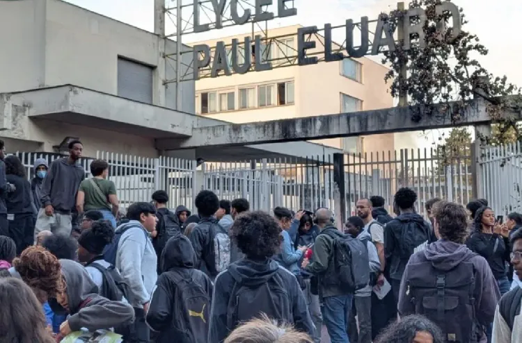 Blocage des lycées: suspension des cours dans 400 à 500 établissements lundi (ministre)