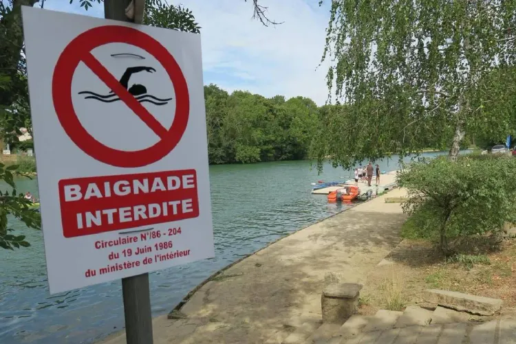 France/Canicule: 24 départements toujours en alerte rouge, 74 décès par noyade