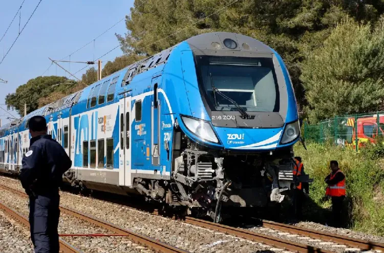 France: un mort dans une collision entre un train régional et un poids lourd dans le Var, trafic ferroviaire suspendu toute la journée
