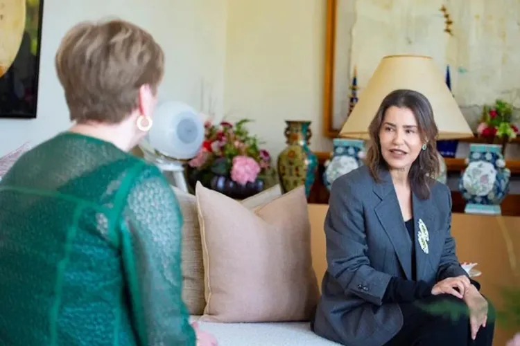 Arrivée à Londres de SAR la Princesse Lalla Meryem pour représenter SM le Roi à la cérémonie de couronnement du Roi Charles III