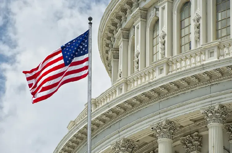 USA : le gouvernement appelle à l’instauration d’un cadre fédéral unifié pour la régulation de l’IA