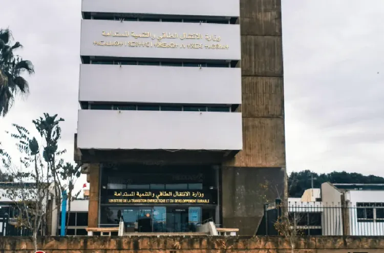 Suivi quotidien de la situation des stocks nationaux afin d'assurer la couverture des besoins dans les meilleures conditions (Ministère)