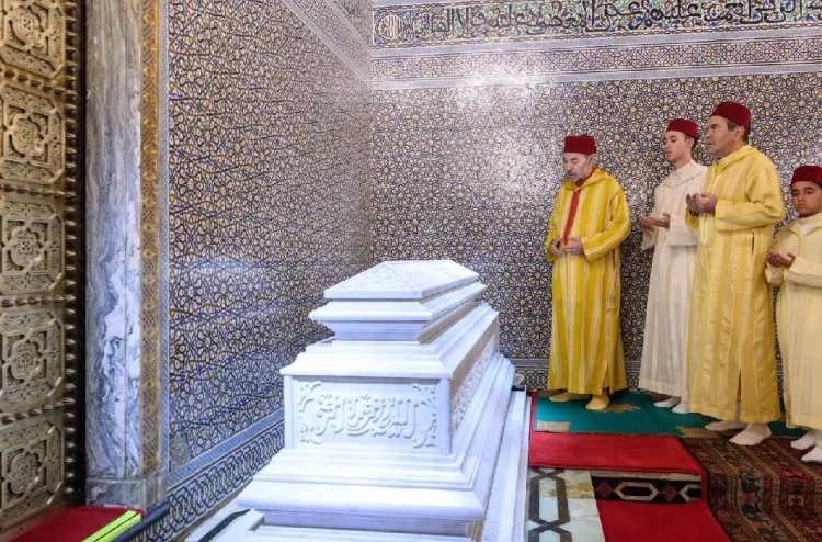 SM le Roi, Amir Al-Mouminine, préside une veillée religieuse en commémoration du 28e anniversaire de la disparition de Feu SM le Roi Hassan II