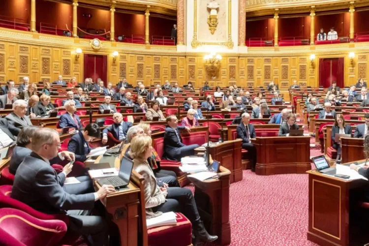 Réforme des retraites: le projet adopté par le Sénat français
