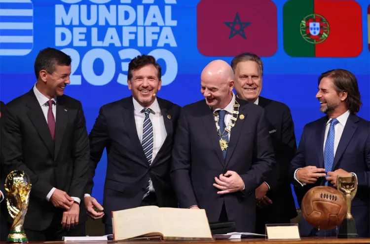 Signature au Paraguay de l'accord qui officialise la tenue des trois premiers matches du Mondial 2030 en Amérique du sud