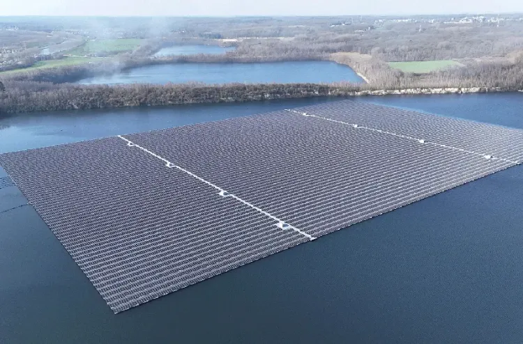 TotalEnergies et Holcim inaugurent la plus grande centrale solaire flottante d’Europe dédiée à l’autoconsommation en Belgique